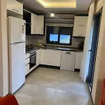 Cesme-muestakil Oezel Havuzlu 4 Arti 1 * Çeşme