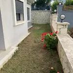 Cesme-muestakil Oezel Havuzlu 4 Arti 1 Willa