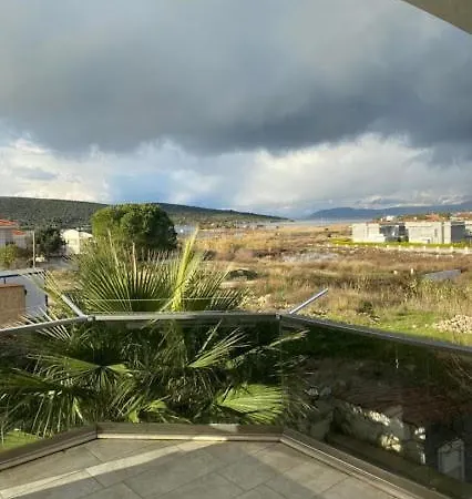 Cesme-muestakil Oezel Havuzlu 4 Arti 1 Villa Cesme
