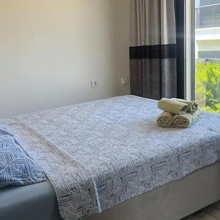 Cesme-muestakil Oezel Havuzlu 4 Arti 1 Vila
