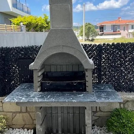 Cesme-muestakil Oezel Havuzlu 4 Arti 1 Vila *