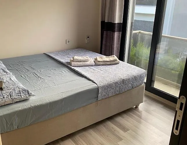 Cesme-muestakil Oezel Havuzlu 4 Arti 1 Villa *