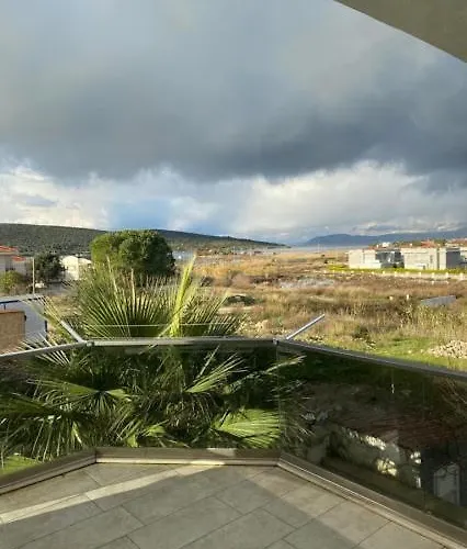 Cesme-muestakil Oezel Havuzlu 4 Arti 1 Villa Cesme
